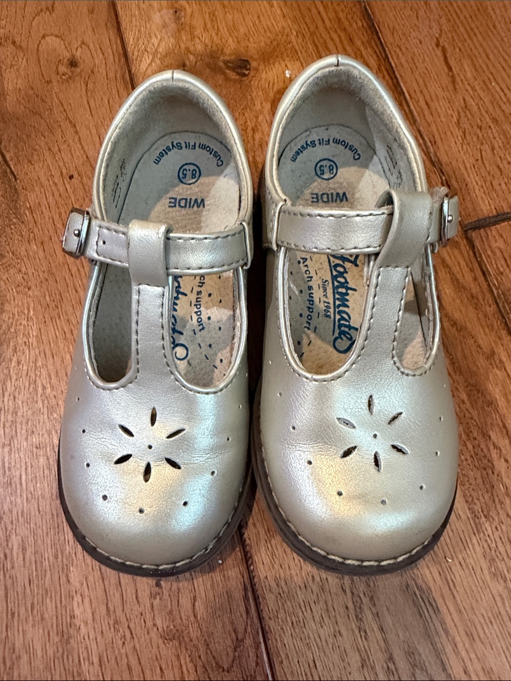 FootMates light gold  T‑Strap Mary Jane Dress Shoes